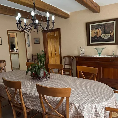 Semesterbostad ღ Ostaria - Maison Spacieuse, Piscine & Garage